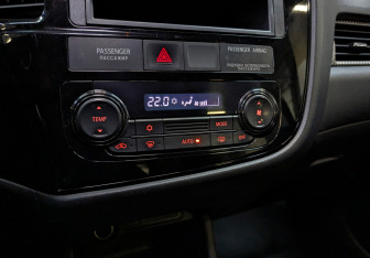 Подержанный автомобиль Mitsubishi Outlander 2016 года (26 фото)