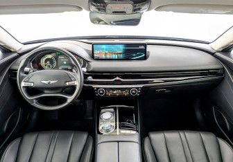 Подержанный автомобиль Genesis G80 2021 года (14 фото)