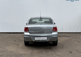 Подержанный автомобиль Opel Astra Sedan 2012 года (6 фото)