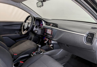 Подержанный автомобиль Kia Rio Hatchback 2021 года (9 фото)