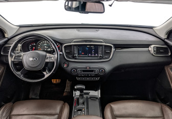 Подержанный автомобиль Kia Sorento 2018 года (14 фото)