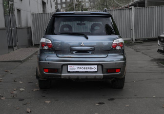 Подержанный автомобиль Mitsubishi Outlander 2005 года (5 фото)