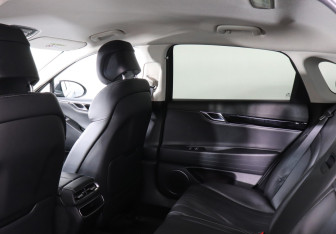 Подержанный автомобиль Genesis G80 2021 года (12 фото)