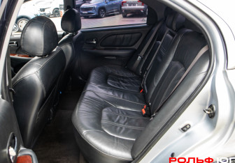 Подержанный автомобиль Hyundai Sonata 2008 года (8 фото)
