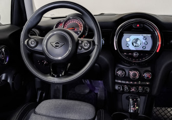 Подержанный автомобиль MINI Hatch 2019 года (29 фото)