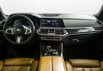 Подержанный автомобиль BMW X5 2019 года (15 фото)