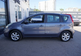 Подержанный автомобиль Nissan Note 2008 года (8 фото)