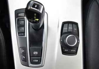 Подержанный автомобиль BMW X3 2013 года (18 фото)