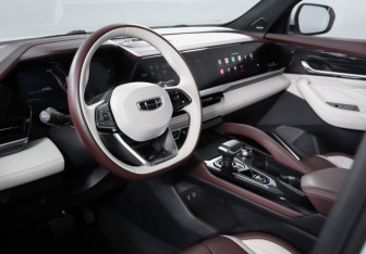 Подержанный автомобиль Geely Monjaro 2024 года (14 фото)