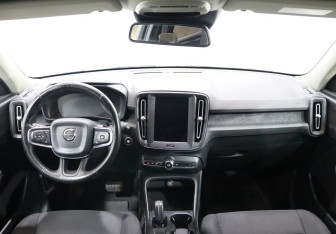 Подержанный автомобиль Volvo XC40 2019 года (12 фото)