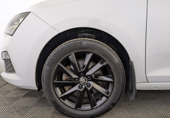 Подержанный автомобиль Skoda Rapid Liftback 2020 года (13 фото)