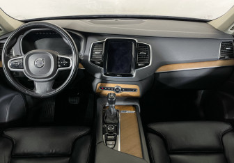 Подержанный автомобиль Volvo XC90 2016 года (12 фото)