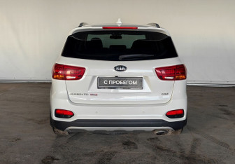 Подержанный автомобиль Kia Sorento 2018 года (5 фото)