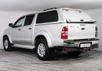 Подержанный автомобиль Toyota Hilux 2012 года (4 фото)
