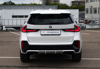 Подержанный автомобиль BMW X1 2024 года (6 фото)
