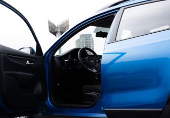 Подержанный автомобиль Kia Rio Hatchback 2019 года (13 фото)