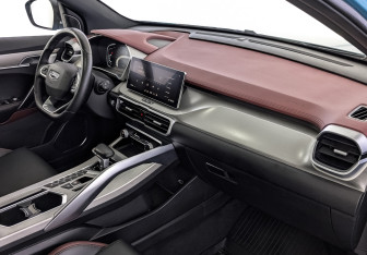 Подержанный автомобиль Geely Coolray 2023 года (13 фото)