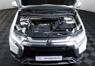 Подержанный автомобиль Mitsubishi Outlander 2021 года (9 фото)