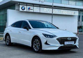 Подержанный автомобиль Hyundai Sonata 2022 года (3 фото)