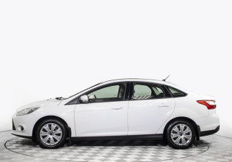Подержанный автомобиль Ford Focus Sedan 2013 года (11 фото)