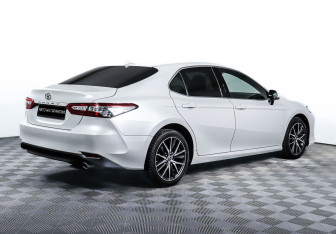 Подержанный автомобиль Toyota Camry Sedan 2021 года (5 фото)