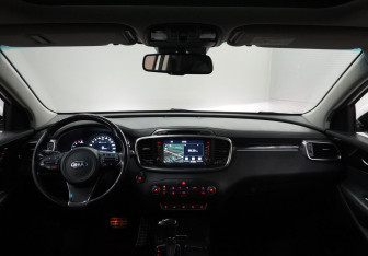 Подержанный автомобиль Kia Sorento 2016 года (9 фото)