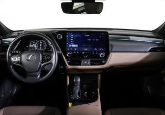 Подержанный автомобиль Lexus ES 2025 года (17 фото)