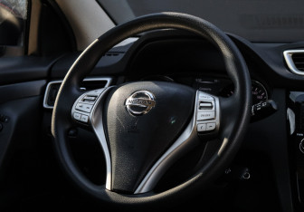 Подержанный автомобиль Nissan Qashqai 2017 года (13 фото)