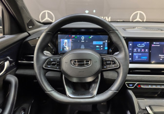 Подержанный автомобиль Geely Monjaro 2024 года (16 фото)