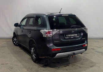 Подержанный автомобиль Mitsubishi Outlander 2014 года (4 фото)