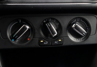 Подержанный автомобиль Volkswagen Polo Sedan 2012 года (14 фото)