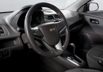 Подержанный автомобиль Chevrolet Cobalt Sedan 2013 года (14 фото)