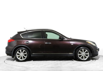 Подержанный автомобиль Infiniti EX 2008 года (4 фото)