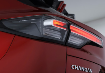 Подержанный автомобиль Changan UNI-S 2024 года (21 фото)