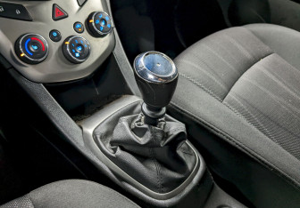 Подержанный автомобиль Chevrolet Aveo Sedan 2013 года (28 фото)