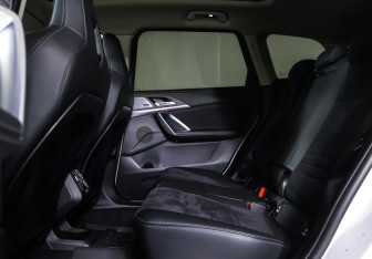 Подержанный автомобиль BMW X1 2025 года (12 фото)