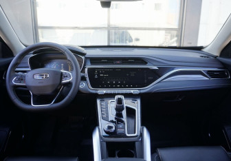 Подержанный автомобиль Geely Atlas Pro 2021 года (12 фото)
