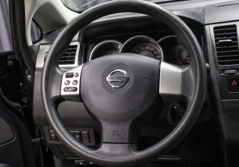 Подержанный автомобиль Nissan Tiida Sedan 2010 года (16 фото)