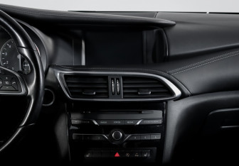 Подержанный автомобиль Infiniti Q30 2017 года (13 фото)