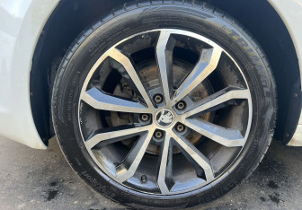 Подержанный автомобиль Skoda Octavia Liftback 2013 года (9 фото)