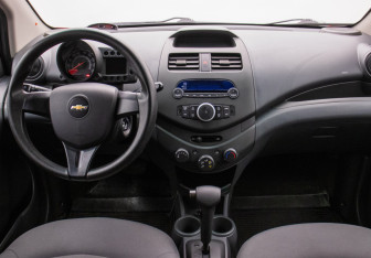 Подержанный автомобиль Chevrolet Spark 2013 года (13 фото)