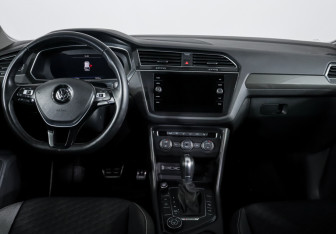 Подержанный автомобиль Volkswagen Tiguan 2018 года (12 фото)