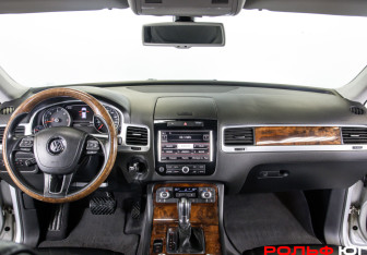Подержанный автомобиль Volkswagen Touareg 2011 года (10 фото)