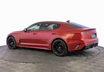 Подержанный автомобиль Kia Stinger 2022 года (7 фото)