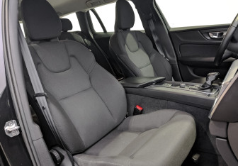 Подержанный автомобиль Volvo V60 2020 года (23 фото)
