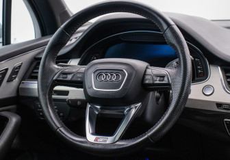 Подержанный автомобиль Audi Q7 2019 года (15 фото)