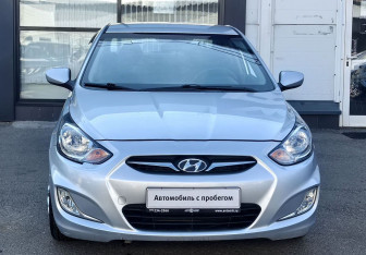 Подержанный автомобиль Hyundai Solaris Sedan 2012 года (2 фото)