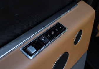Подержанный автомобиль Land Rover Range Rover 2020 года (12 фото)