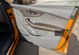 Подержанный автомобиль Audi Q8 2019 года (27 фото)