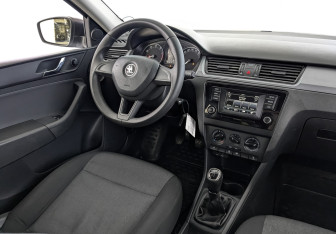 Подержанный автомобиль Skoda Rapid Liftback 2017 года (26 фото)